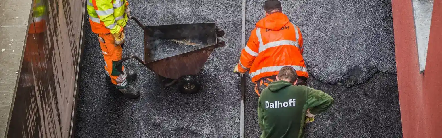 Das Team von Dalhoff in Berlin beim Straßenbau