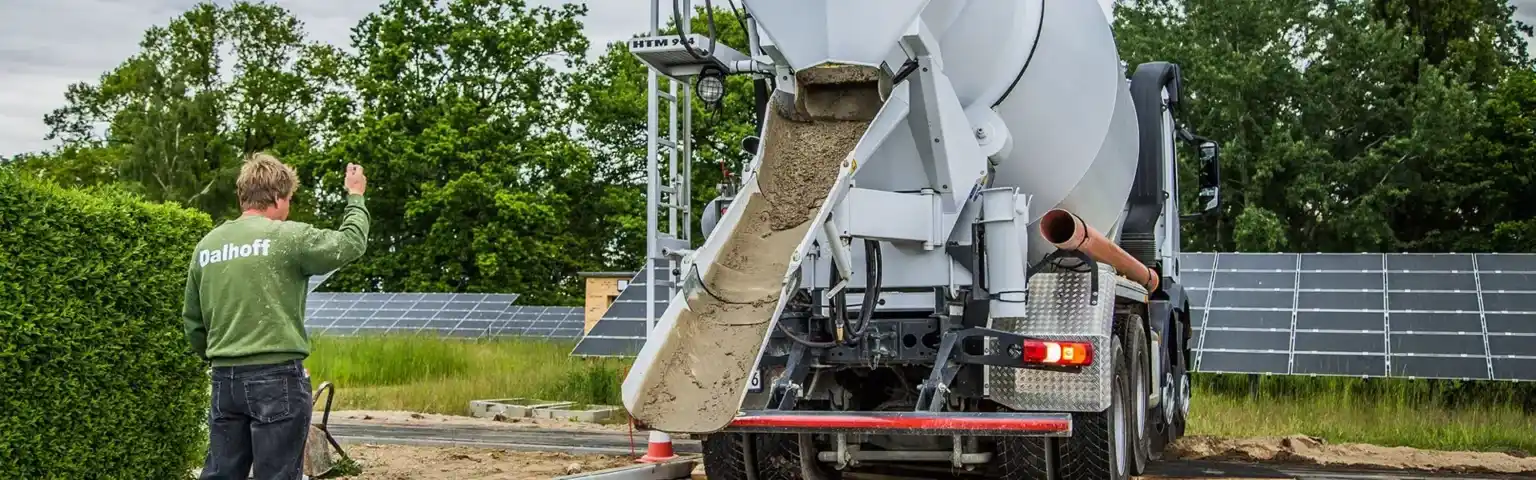Mitarbeiter von Dalhoff bei Betonarbeiten